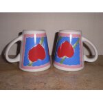 Mugs multicolore avec coeurs rouges