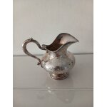 Petit pot a lait cr�mier ancien cisel� - tr�s bon etat