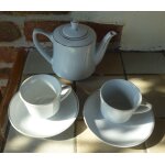 Petite théière duo (8, 5x7cm env) + 2 tasses (5x6cm env) et soucoupes assorties - porcelaine banche et ... Petite théière duo (8, 5x7cm env) + 2 tasses (5x6cm env) et soucoupes assorties - porcelaine banche et ...