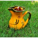 Pichet artisanal en gr�s verni tons ocre et vert etat neuf