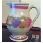 Pichet / vase - en porcelaine - signature illisible