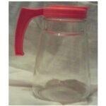 Pichet en verre - avec bec verseur en plastique orange
