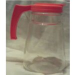 Pichet en verre - avec bec verseur en plastique orange - vintage