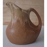 Pichet vintage en gr�s sign� en dessous