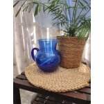 Pichet vintage en verre bleu Pichet vintage en verre bleu