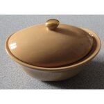 Pot a couvercle de forme ovale - faïence beige avec petit bouton doré en poignée - diamètre intérieur ... Pot a couvercle de forme ovale - faïence beige avec petit bouton doré en poignée - diamètre intérieur ...