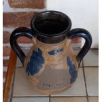 Pot en gr�s um 1 breizh forme d' amphore - dolmen , chaumi�re bretonne , arbres, nuages , mouettes et ...