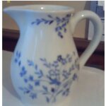 Pot a lait / cr�me - en porcelaine -  ; cr�ation d. porthault  ; -  ; pour h�tel george v  ;