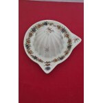 Presse agrumes en porcelaine moustiers, diam�tre 16 cm env, hauteur 6 cm, sign� apilco. tr�s jolie presse ...