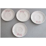 Quatre petites assiettes / soucoupes blanches d�cor�es d'un tr�s fin motif floral rose, gris et dor� ...