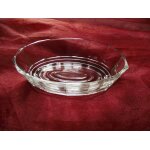 Ravier ou ramequin ancien vintage en verre ciselé dimensions longueur 15cm largeur 10 cm. Ravier ou ramequin ancien vintage en verre ciselé dimensions longueur 15cm largeur 10 cm.