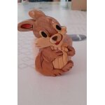 Rond de serviette en bois avec un lapin repr�sent�