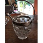 Seau a glace en verre taillé , manche en metal avec sa cuillère Seau a glace en verre taillé , manche en metal avec sa cuillère