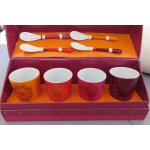 Service 4 tasses a caf� porcelaine dans coffret