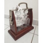Service a alcool en cristal avec serrure - 2 bouteilles - socle et contour en bois rustique Service a alcool en cristal avec serrure - 2 bouteilles - socle et contour en bois rustique