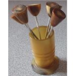 Service de piques a escargots en corne compos� d'un support discr�tement marqu� st gervais les bains ...