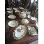 Service de qualit� en porcelaine complet tr�s bon etat