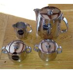 Service thé alessi alfra : théière verseuse infuseuse 90cl , pot a lait crémier , 2 sucriers semblables ... Service thé alessi alfra : théière verseuse infuseuse 90cl , pot a lait crémier , 2 sucriers semblables ...