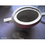 Sucrier ancien en porcelaine blanche hauteur 17. 5 cm (petites egrenures en haut sur le tour et une r�partatio ...