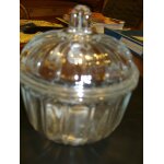 Sucrier ou bombonni�re en verre taill�