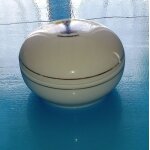 Sucrier ou bonbonni�re , boite a couvercle en porcelaine alfold hongrie - 12, 2cm de diam�tre - 07cm ...