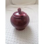 Sucrier couleur bordeaux avec sa cuill�re, hauteur 11 cm, diam�tre du socle 6 cm, passe au lave - vaisselle ...