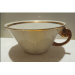 Tasse a caf� - en porcelaine blanche - liser� et poign�e dor�s