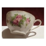 Tasse a caf� ou th� - porcelaine  ; th�odore haviland - france  ; - blanche , fleurie , liser� dor�