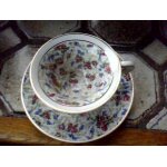 Tasse et sous tasse anciennes en porcelaine , style anglais - diam�tre tasse 10cm , soucoupe 14, 2cm ...