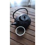 Th�i�re en fonte noire tr�s el�gante en tr�s bon etat pour 2 tasses environ