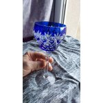Verre a vin en cristal bleu cobalt - ajka hongrie. 19 cm de haut, 8. 2 cm de diam�tre. 248 grammes