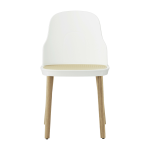 Chaise blanche � l'assise en cannage moul� et au pietement en ch�ne allez blanc - normann copenhagen