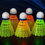 Boule de badminton en nylon et plastique, boule lumineuse a led pour l'extérieur et la nuit - type nylon ... Boule de badminton en nylon et plastique, boule lumineuse a led pour l'extérieur et la nuit - type nylon ...