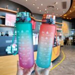 Bouteille d'eau en plastique 32oz 1000ml, gourde de sport en dégradé d'arc - en - ciel givré, tasse d'eau ... Bouteille d'eau en plastique 32oz 1000ml, gourde de sport en dégradé d'arc - en - ciel givré, tasse d'eau ...