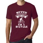 Homme tee - shirt ne jamais sous - estimer un vieux type sur un v�lo - never underestimate an old guy ...