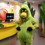 Mascotte redbrokoly de personnage de costume de raquette de tennis beige habillé avec un pantalon capri ... Mascotte redbrokoly de personnage de costume de raquette de tennis beige habillé avec un pantalon capri ...