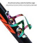 Porte - bouteille de vélo en alliage d'aluminium, porte - bouteille léger et coloré Porte - bouteille de vélo en alliage d'aluminium, porte - bouteille léger et coloré