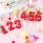 Bougie en forme de chiffre 2 a la fraise, décoration de gâteau d'anniversaire moderne sur le thème des ... Bougie en forme de chiffre 2 a la fraise, décoration de gâteau d'anniversaire moderne sur le thème des ...