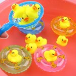 Canards jaunes et filet de pche flottant avec mini anneaux de natation, jouets en caoutchouc, pour un ...