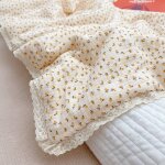 Couverture en mousseline a imprimé rose camélia pour bébé, couette pour l'été, couette florale pour bébé, ... Couverture en mousseline a imprimé rose camélia pour bébé, couette pour l'été, couette florale pour bébé, ...