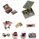 Décor de maison de poupée pour enfants 1:12, meubles miniatures en bois, machine a coudre, fil, ciseaux, ... Décor de maison de poupée pour enfants 1:12, meubles miniatures en bois, machine a coudre, fil, ciseaux, ...