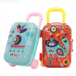 Ensemble de bagages de poupée pour enfants, 1 pièce, décoration de maison de poupée en plastique, entraînement ... Ensemble de bagages de poupée pour enfants, 1 pièce, décoration de maison de poupée en plastique, entraînement ...