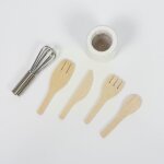 Ensemble de bocaux de fouet en métal, couteaux et fourchettes en bois, accessoires miniatures pour maison ... Ensemble de bocaux de fouet en métal, couteaux et fourchettes en bois, accessoires miniatures pour maison ...