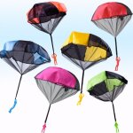 Figurine avec parachute a lancer a la main, jouets d'ext�rieur amusants, jeux educatifs pour enfant, ...