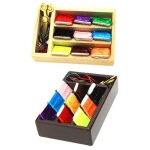 Kit de couture miniature 1:12, boîte avec fil a coudre, ciseaux, salon, chambre a coucher, accessoires ... Kit de couture miniature 1:12, boîte avec fil a coudre, ciseaux, salon, chambre a coucher, accessoires ...
