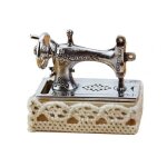 Kit de machine a coudre vintage pour maison de poupée, en alliage 1:12, modèle miniature, accessoires ... Kit de machine a coudre vintage pour maison de poupée, en alliage 1:12, modèle miniature, accessoires ...