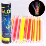 Lot de 100 b�tons lumineux fluorescents pour colliers et bracelets, fournitures de f�te, d�coration de ...