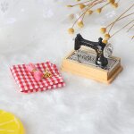 Machine �� coudre en bois avec fil et ciseaux, accessoires pour maison de poup��e, meubles miniatures, ...