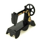 Machine a coudre noire pour maison de poupée, meubles miniatures, accessoires, jouets pour enfants, cadeau, ... Machine a coudre noire pour maison de poupée, meubles miniatures, accessoires, jouets pour enfants, cadeau, ...
