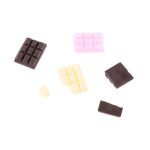 Maison de poup�e avec mini biscuits miniatures, casse - cro�te au chocolat, pot a biscuits, nourriture ...